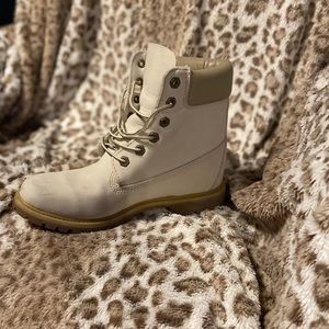 WOMEN'S WINTER WHITE NUBUCK TIMBERLANDS